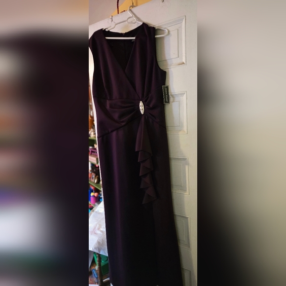 Formal, plum, NWT, Jessica Howard gown - Picture 6 of 6